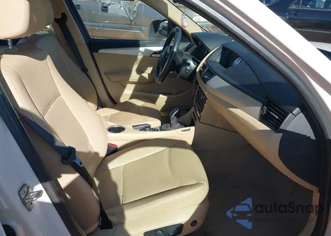 2014 BMW X1 xDrive28I из США, поврежденный, VIN WBAVL1C58EVY16097